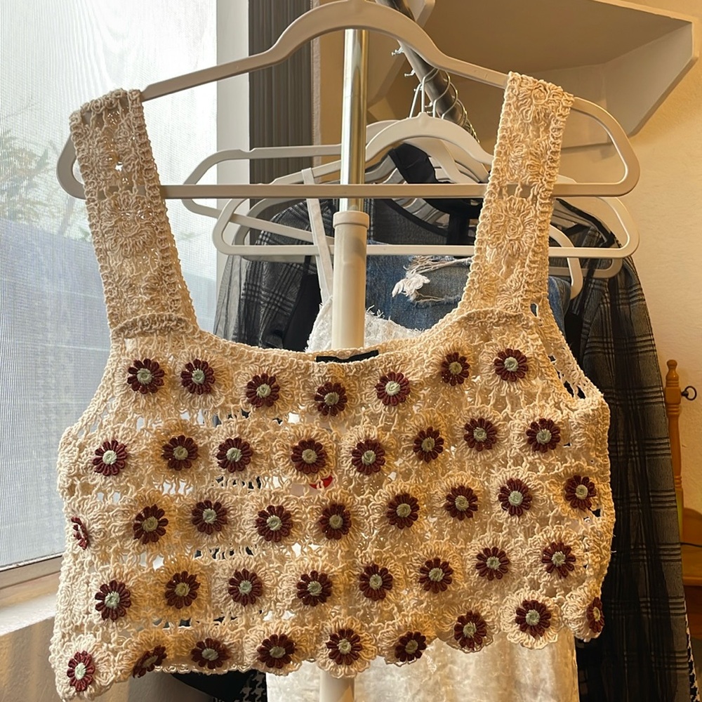 Julia Floral Crochet Sleeveless Cropped Top